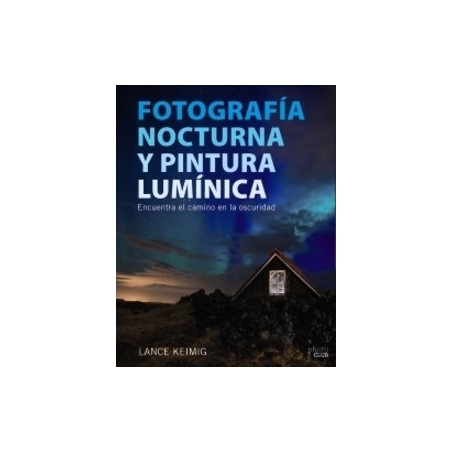 Fotografía nocturna y pintura lumínica. encuentra el camino en la oscuridad